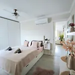 New Penthouse Near With Sunny Balcony 푸엔히롤라