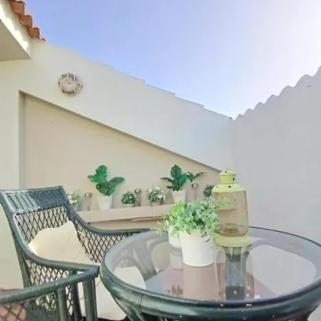 New Penthouse Near With Sunny Balcony * 丰希罗拉