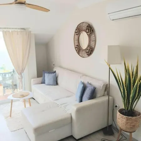 아파트 New Penthouse Near With Sunny Balcony *