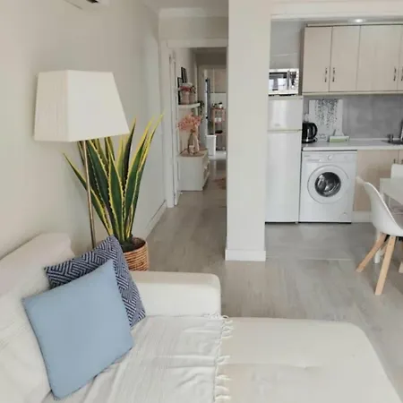 New Penthouse Near With Sunny Balcony 아파트 푸엔히롤라