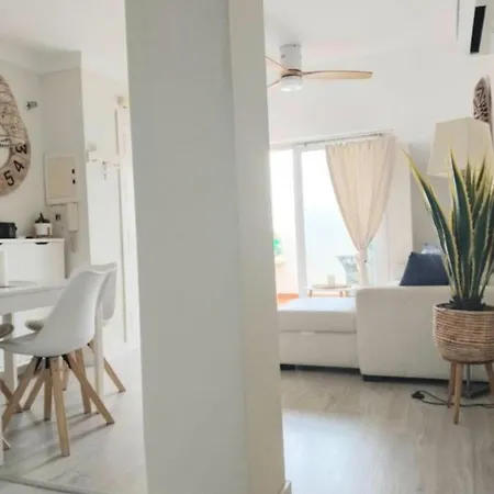 아파트 New Penthouse Near With Sunny Balcony