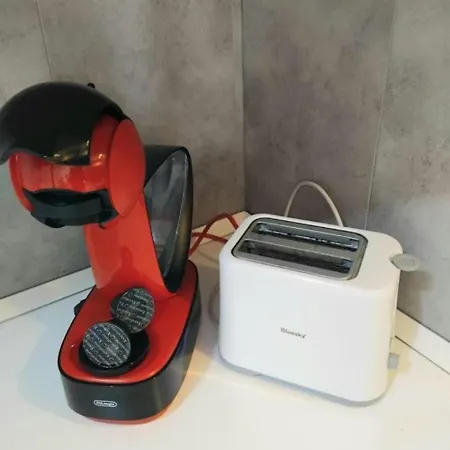 New Penthouse Near With Sunny Balcony 아파트 *