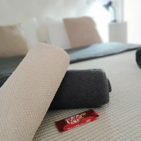 아파트 New Penthouse Near With Sunny Balcony 푸엔히롤라