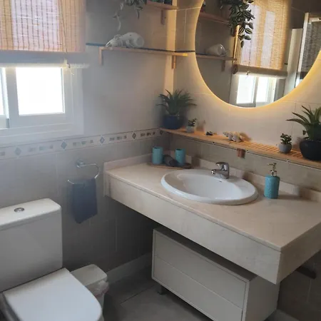 New Penthouse Near With Sunny Balcony 아파트