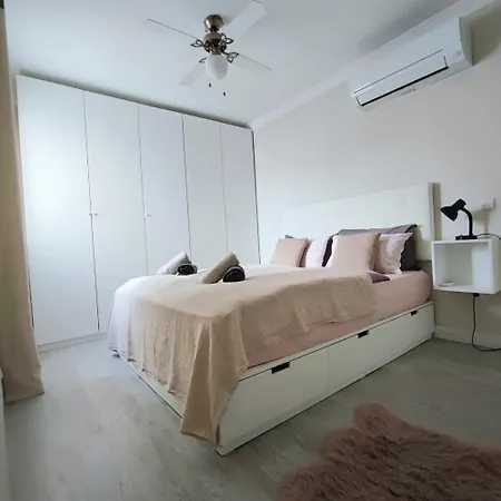 New Penthouse Near With Sunny Balcony * 丰希罗拉
