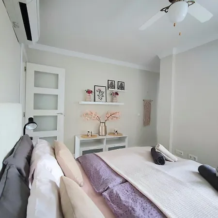 아파트 New Penthouse Near With Sunny Balcony