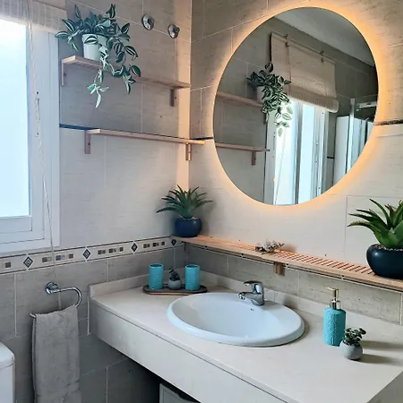 New Penthouse Near With Sunny Balcony 아파트 푸엔히롤라