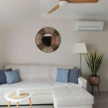 New Penthouse Near With Sunny Balcony شقة *