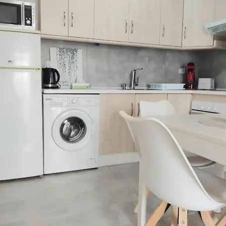 New Penthouse Near With Sunny Balcony شقة فوينخيرولا