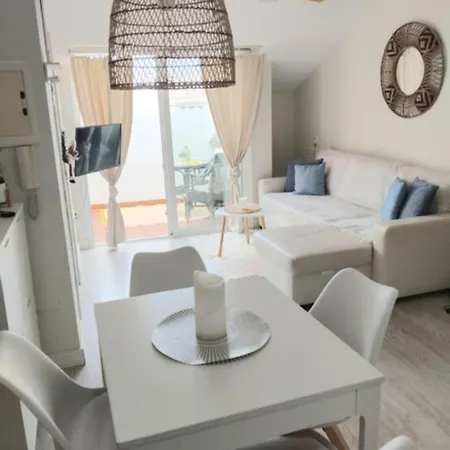 شقة New Penthouse Near With Sunny Balcony *